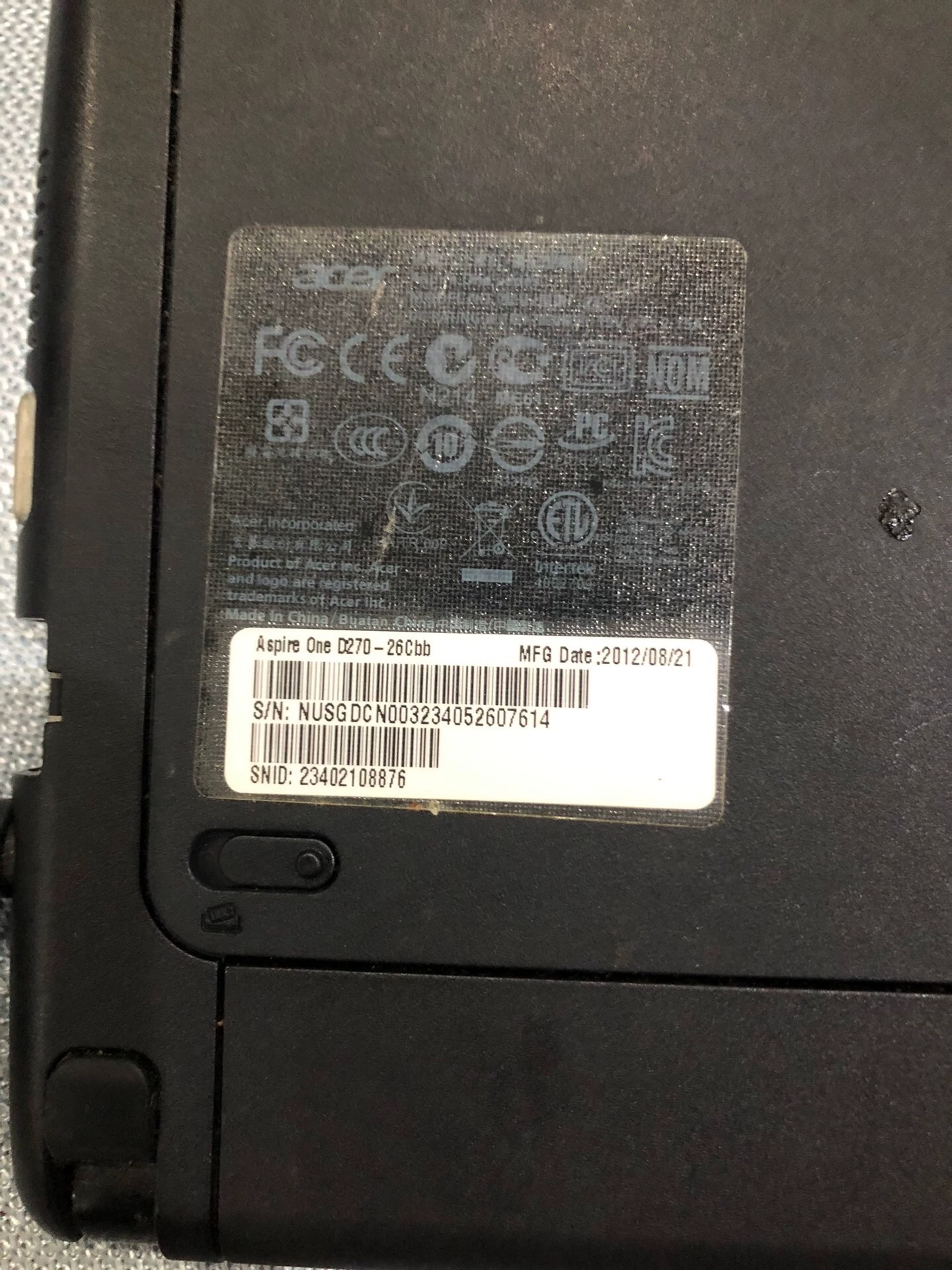 宏基 Acer Aspre One D270便携式笔记本,上网本,英特尔n2600处理器,2g运行内存,320g机械硬盘。电池不耐用,带原装电源。整体成色较差, 宏基 Acer Aspre One D270便携式笔记本,上网本,英特尔n2600处理器,2g运行内存,320g机械硬盘。电池不耐用,带原装电源。整体成色较差,